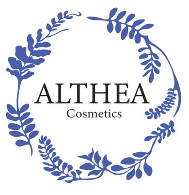 Logo von Althea Cosmetics: ein Kreis aus blauen Kräutern, in der Mitte der Name der Firma.